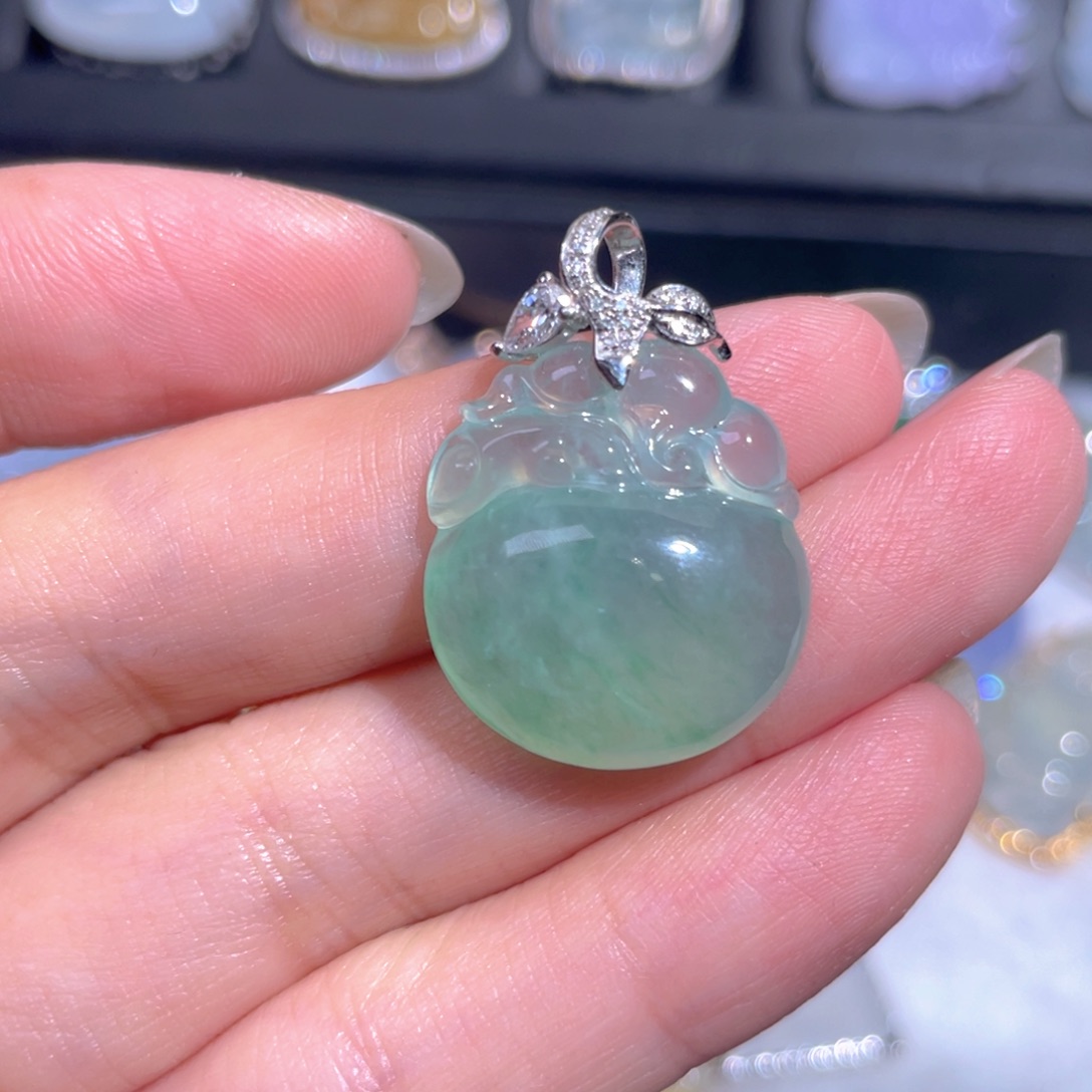 颈饰18K金镶嵌翡翠翡翠