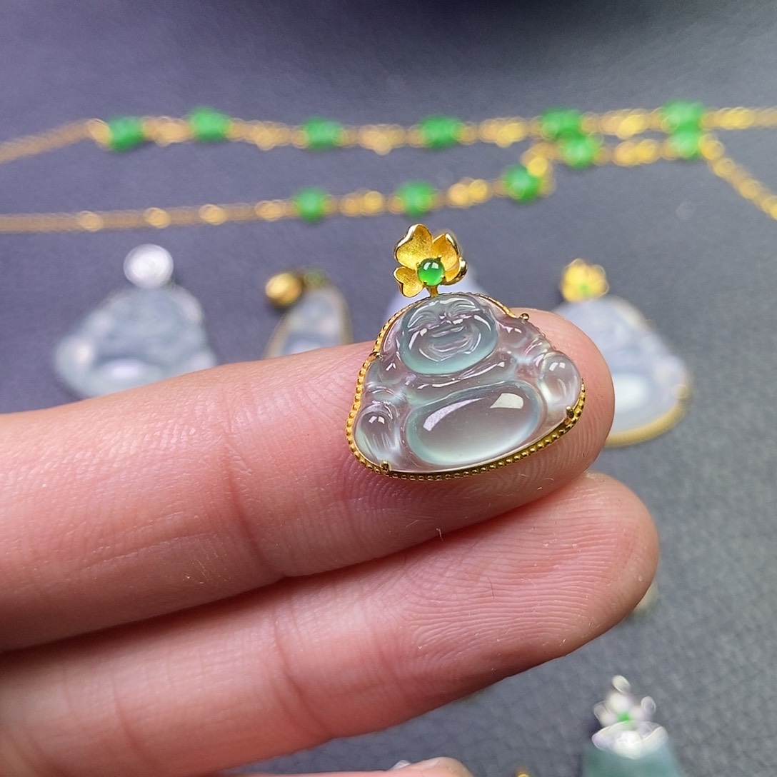 颈饰18K金镶嵌翡翠