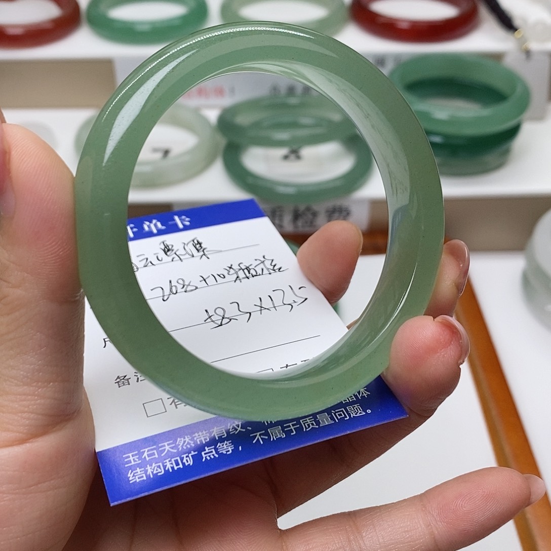 白***漂未镶嵌手镯石英质玉