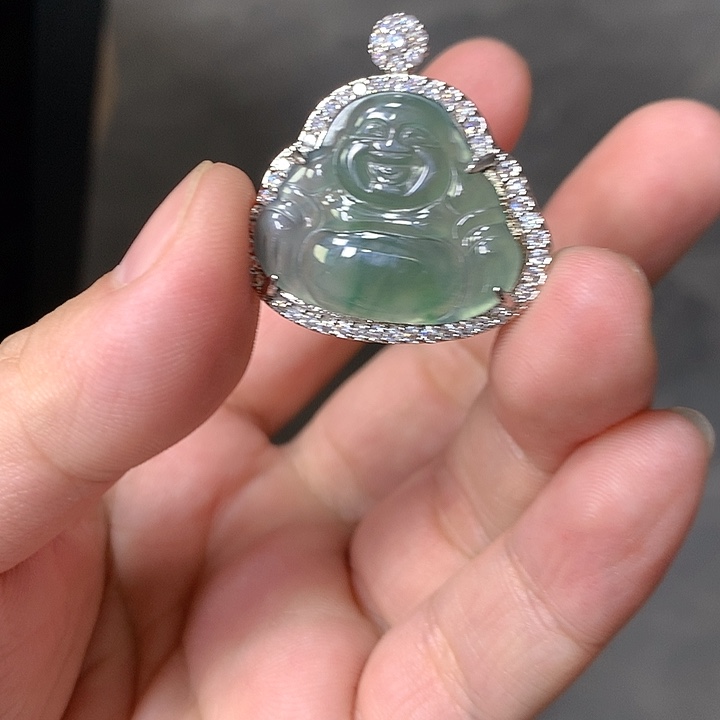 翡翠颈饰未镶嵌佛