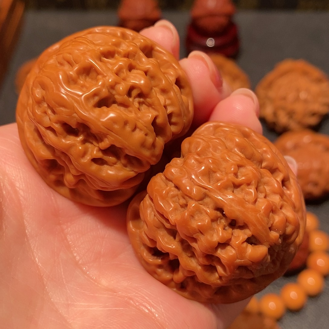 文玩核桃吊坠野牛