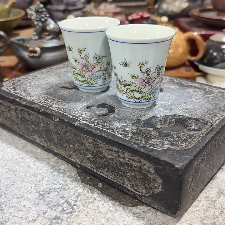 主人杯一个，爱。。品茗