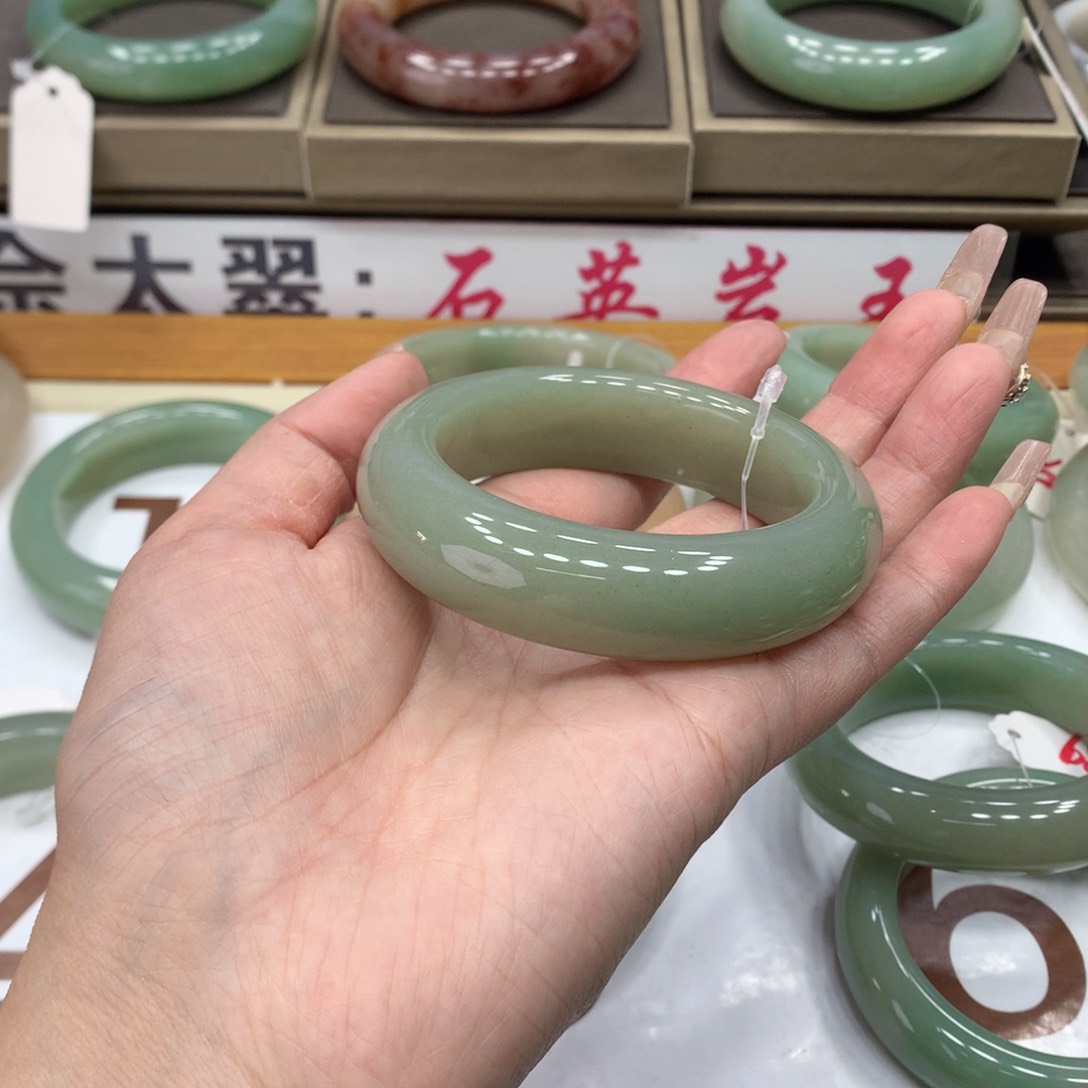 石英质玉手镯未镶嵌W