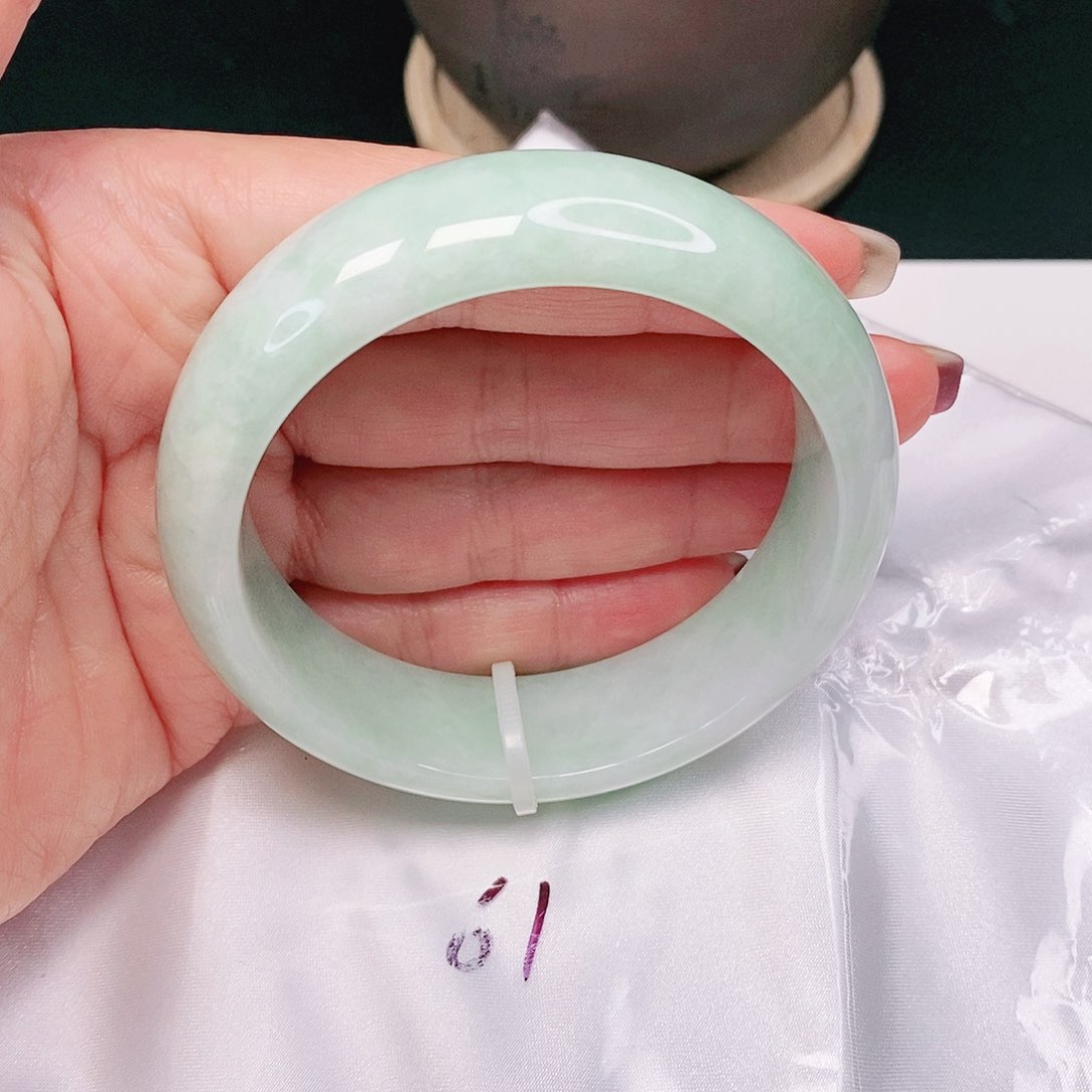 【闪购商品】翡翠手镯未镶嵌轮胎