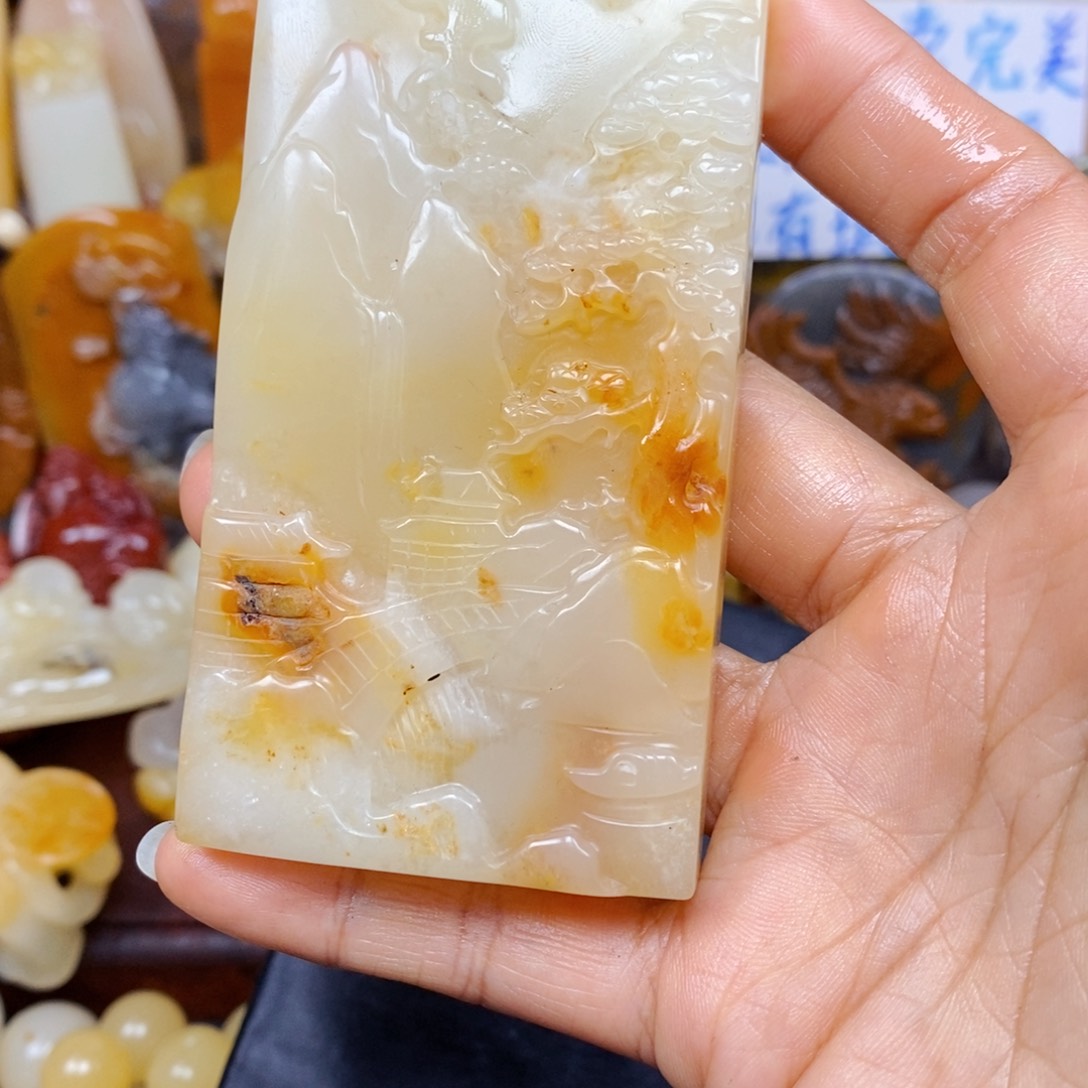 石英质玉（黄龙玉）颈饰未镶嵌