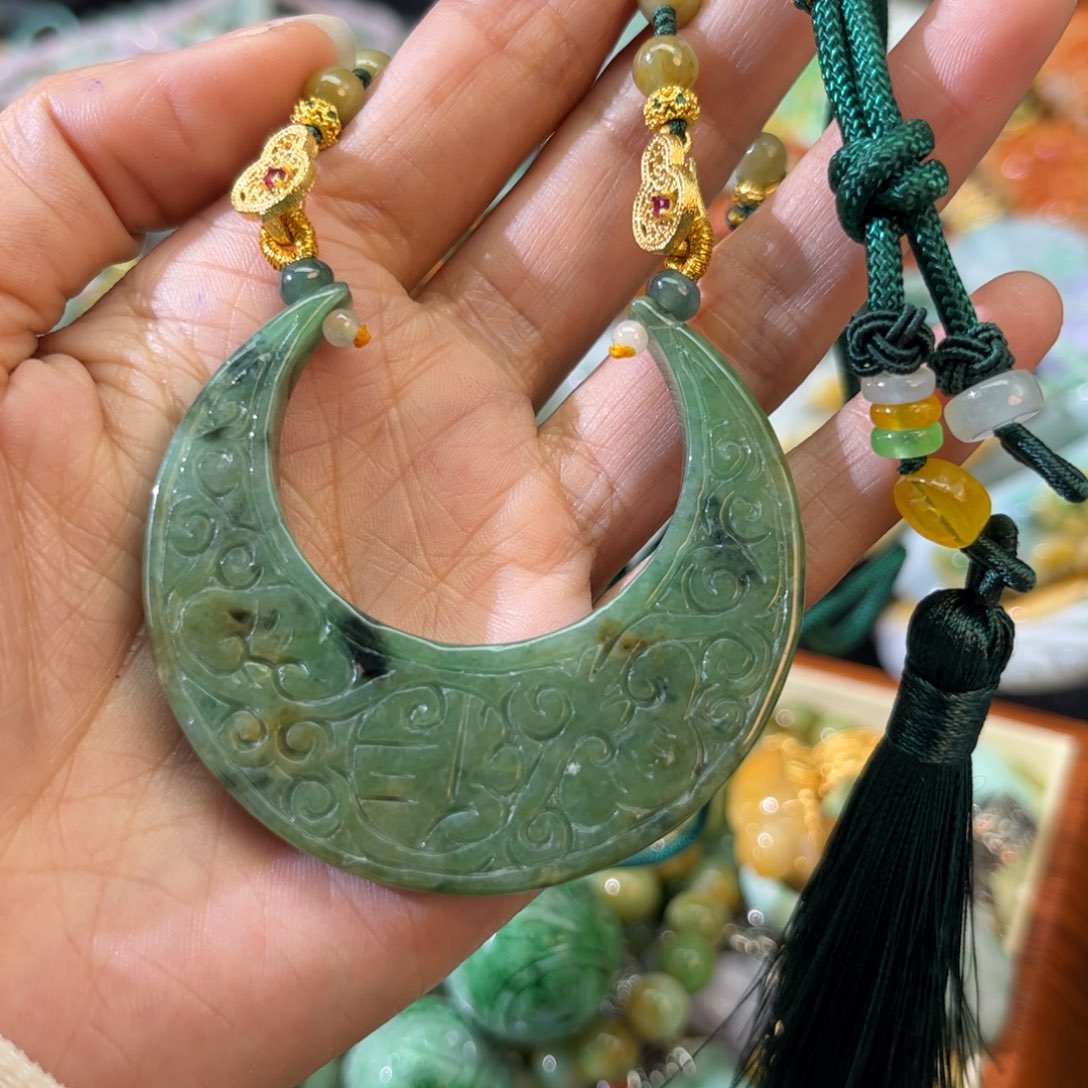 翡翠颈饰未镶嵌待编款