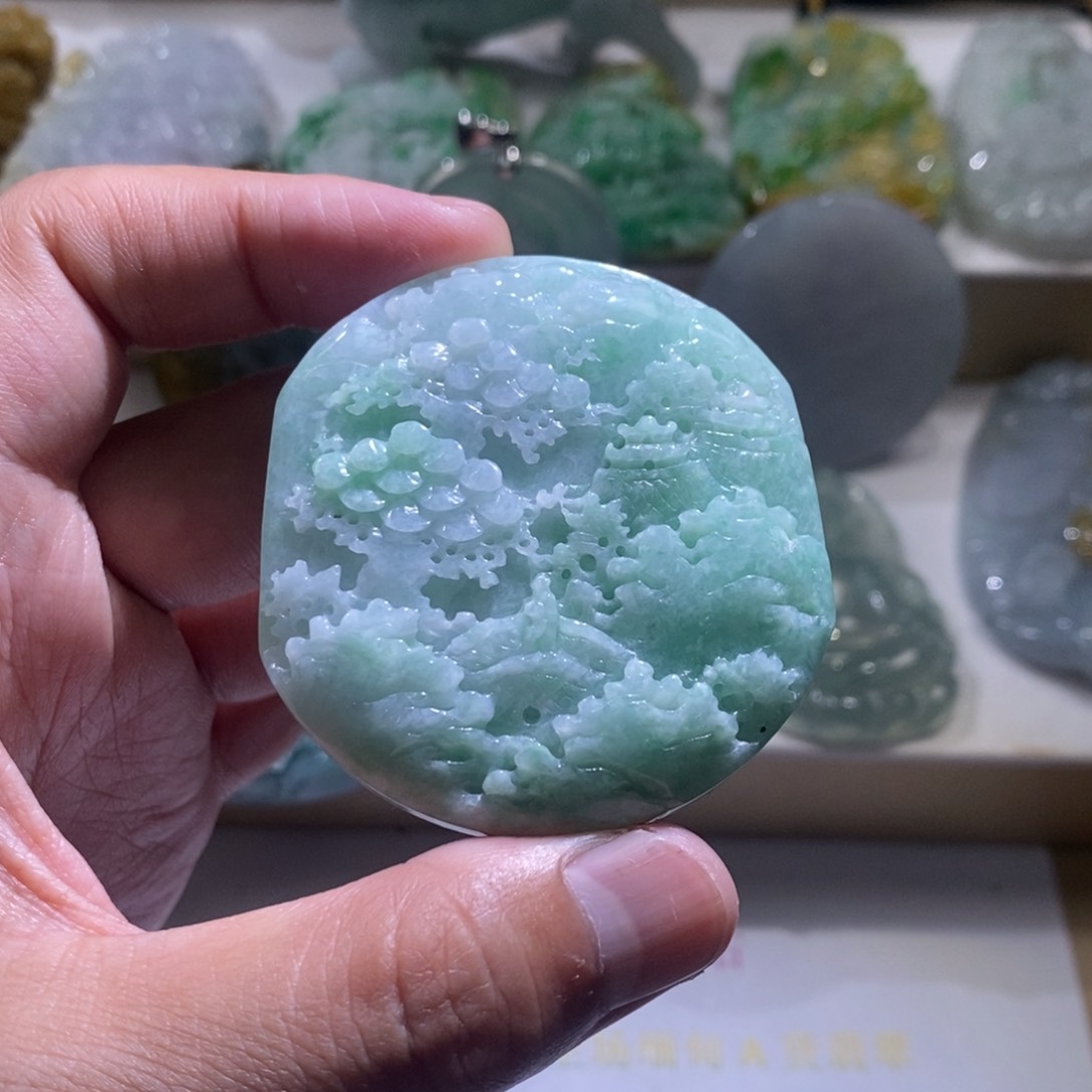 【闪购商品】翡翠颈饰未镶嵌山水