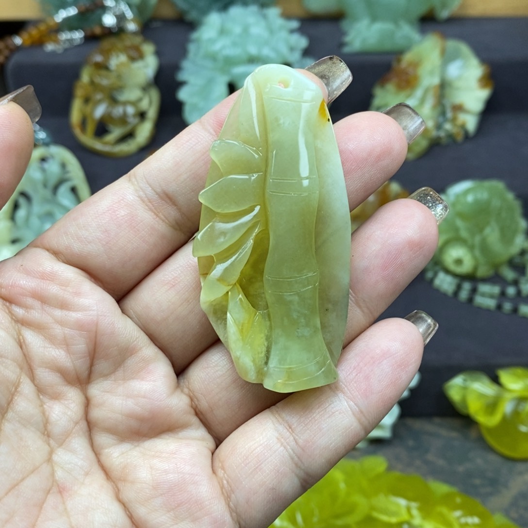 蛇纹石玉未镶嵌吊坠(赠链)