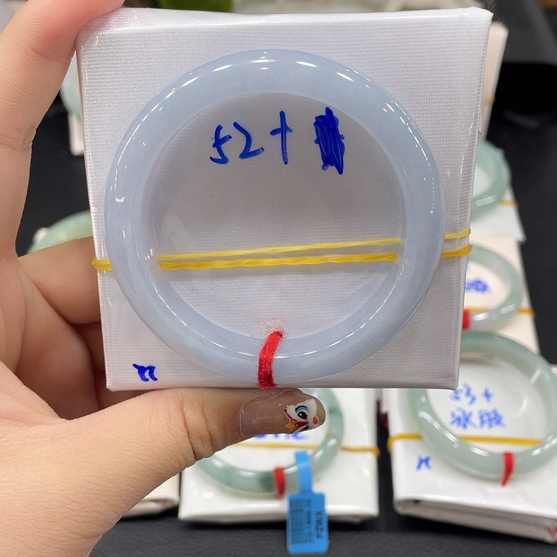 翡翠手镯未镶嵌缅甸天然翡翠