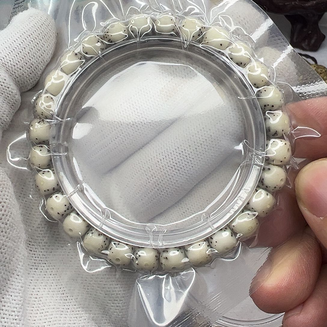 星月菩提吊坠87通体大留白  星点均匀漂亮  桌上