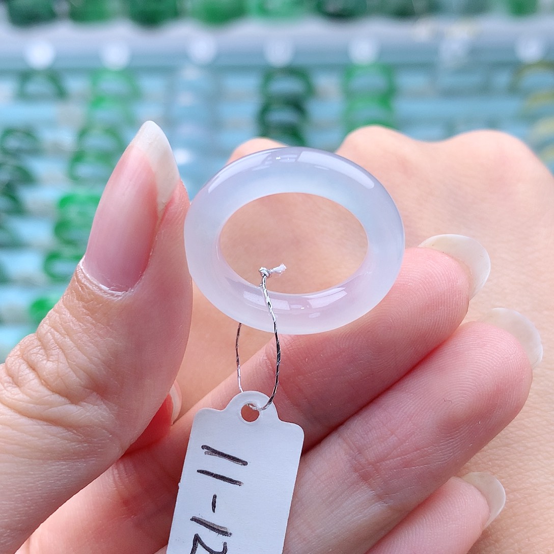 翡翠戒指未镶嵌小**?缅甸翡翠A货