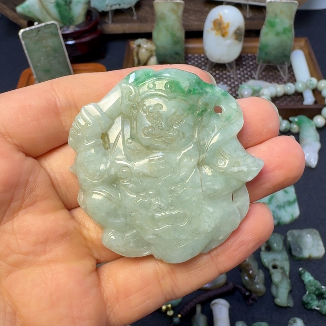 翡翠颈饰未镶嵌翡翠颈饰未镶嵌..