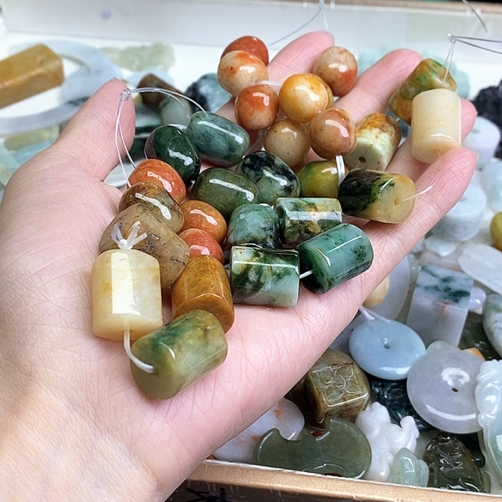 红***鱼翡翠未镶嵌颈饰天然翡翠