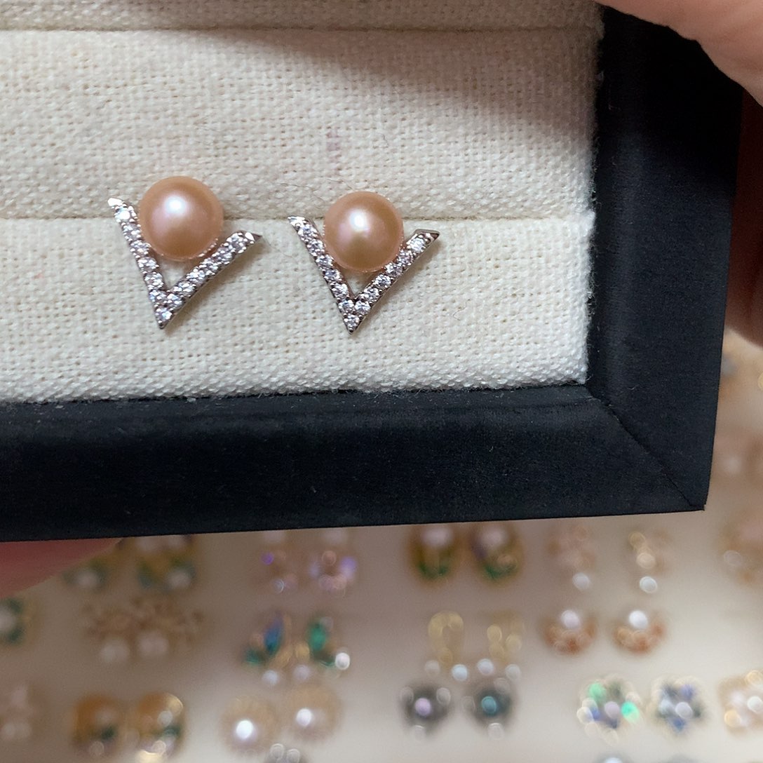 淡水珍珠颈饰合金