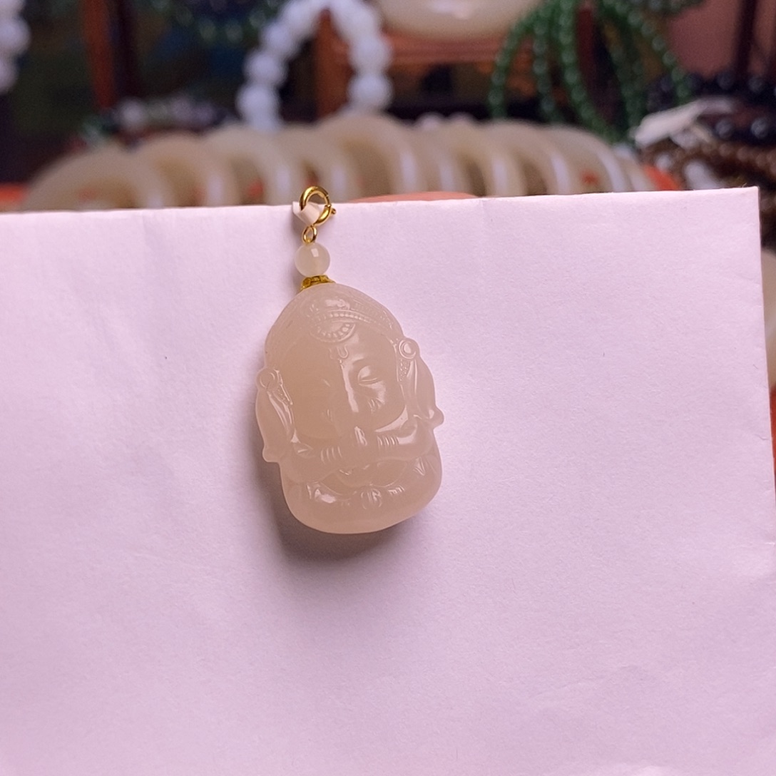 和田玉未镶嵌颈饰浓藕粉金镶红粉吉象