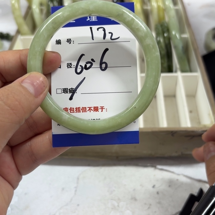 未镶嵌蛇纹石玉手镯