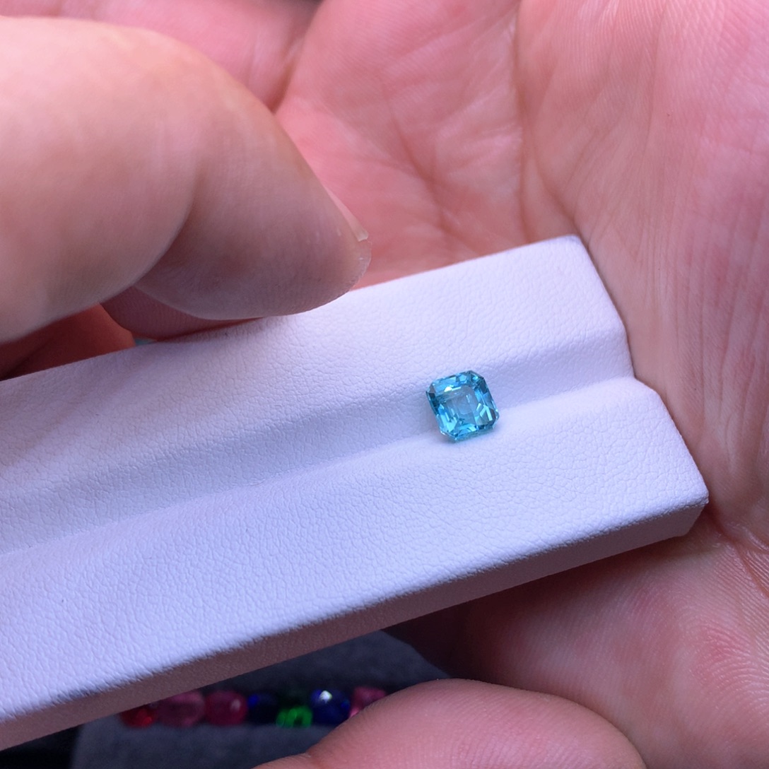 磷灰石未镶嵌天然磷灰石1.4ct