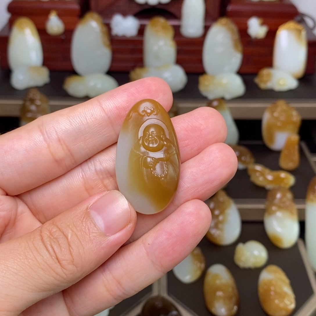晓***桐和田玉未镶嵌颈饰