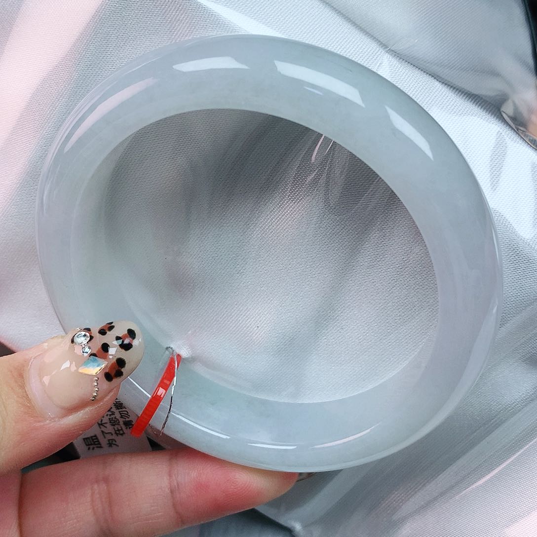 翡翠手镯未镶嵌56圈