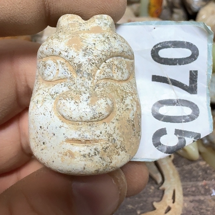 蛇纹石玉颈饰未镶嵌