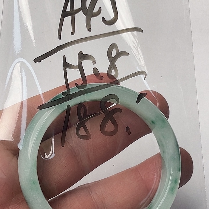 翡翠未镶嵌手镯A45