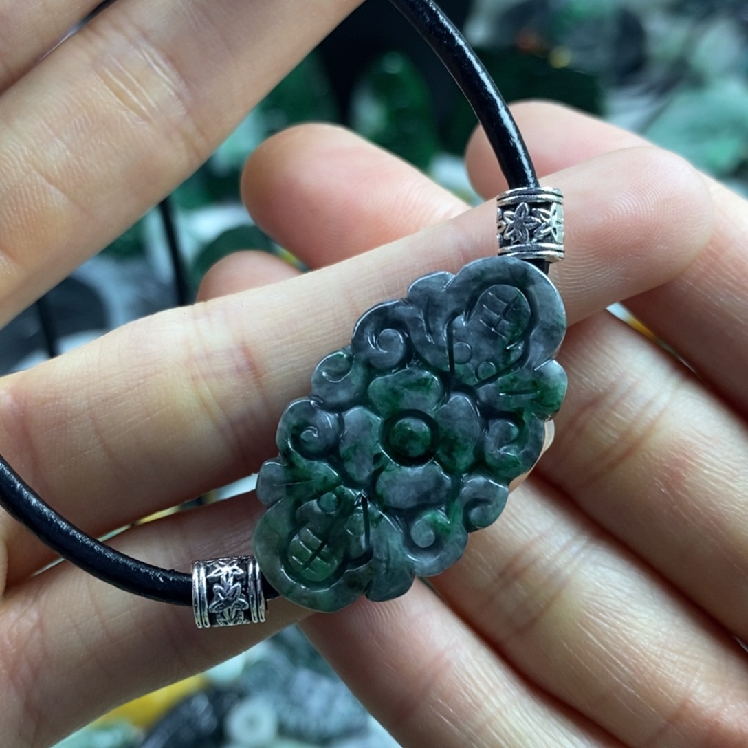 翡翠颈饰未镶嵌吊坠