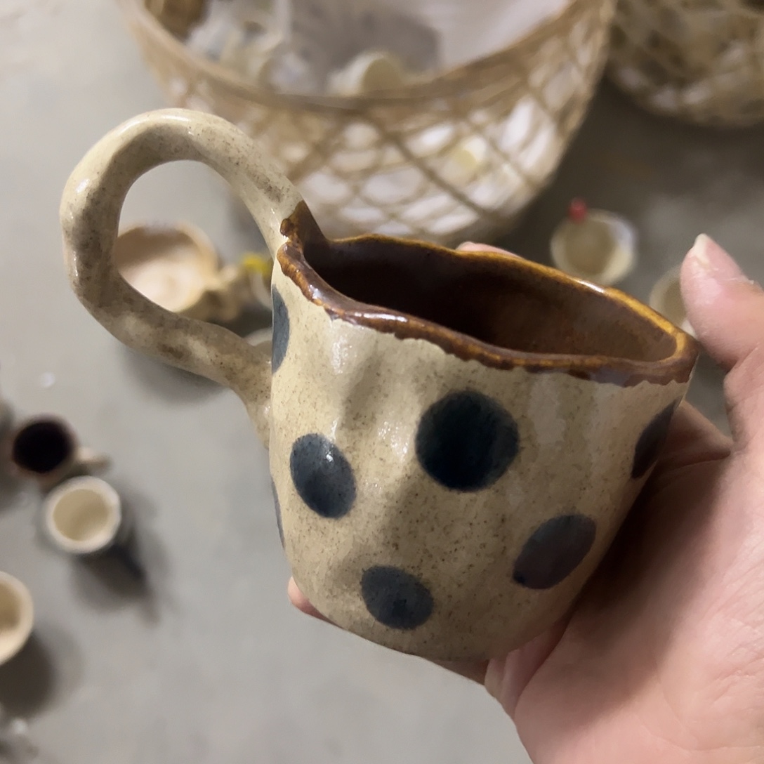 搪瓷微瑕波点大杯一个