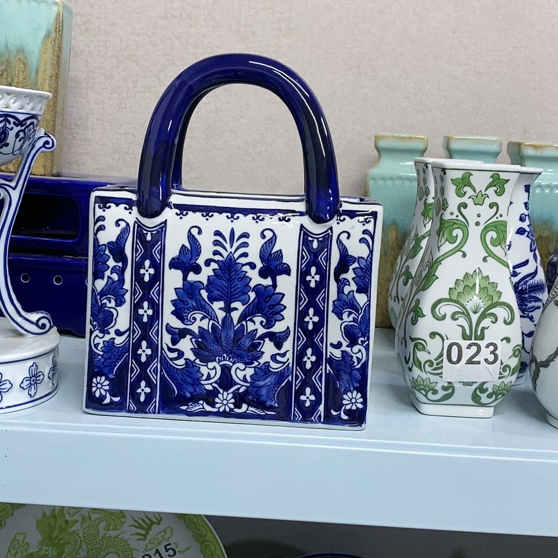 【闪购商品】摆件包包摆件瓷器………………………………