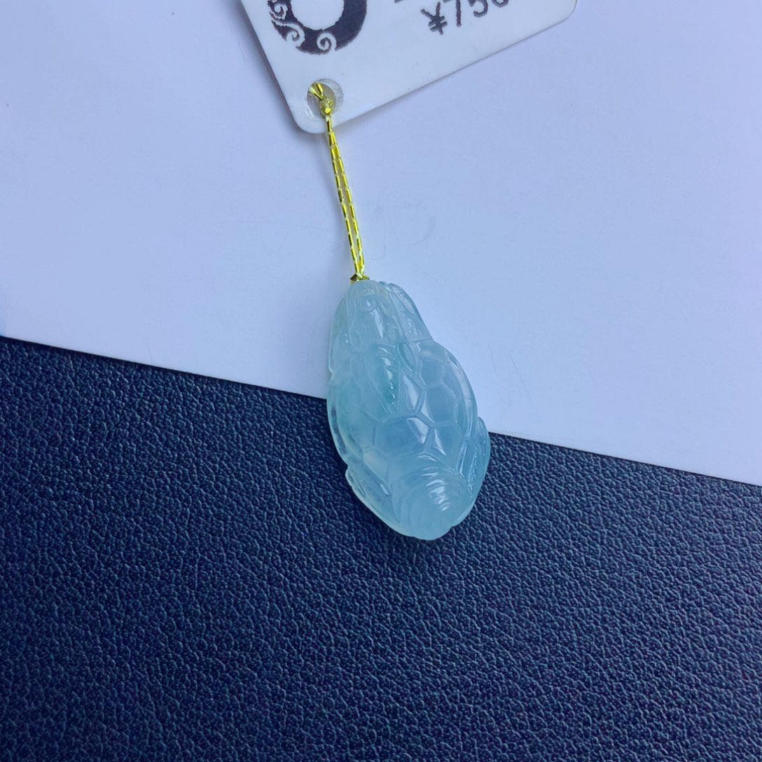 翡翠未镶嵌颈饰龙头龟