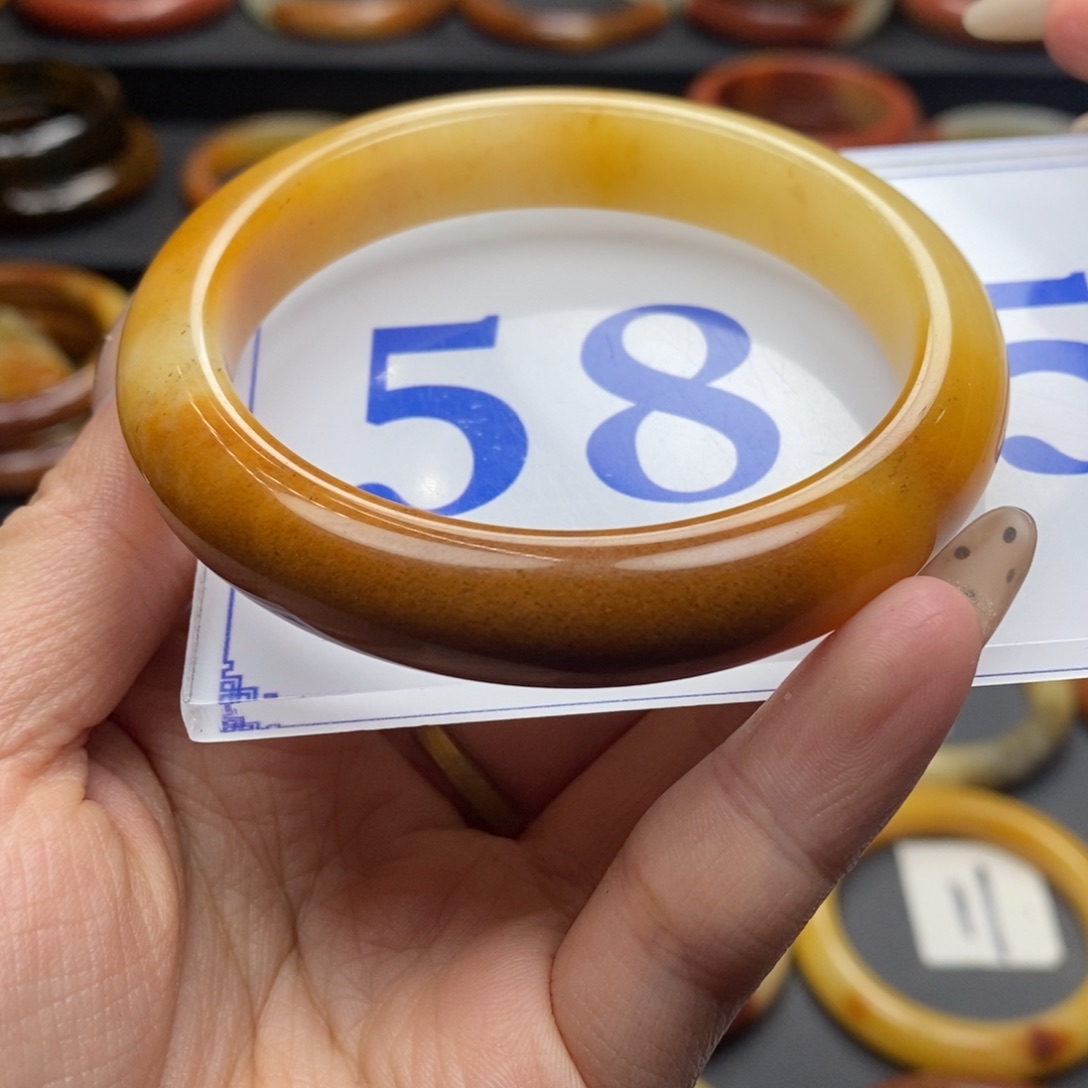 石英质玉（黄龙玉）手镯未镶嵌