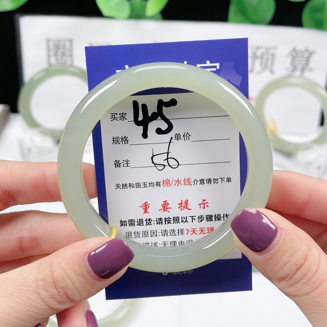 和田玉手镯未镶嵌