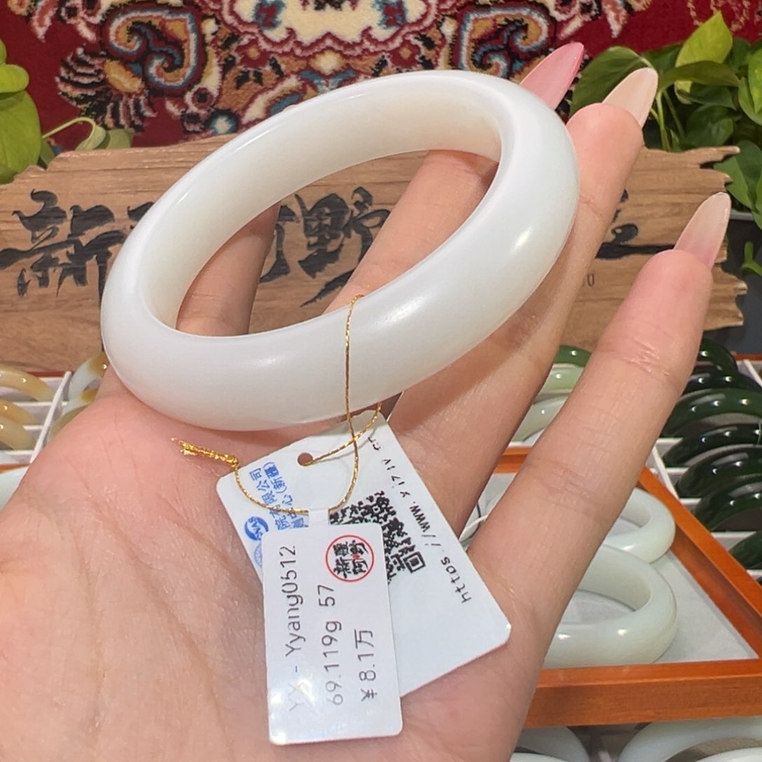 未镶嵌手镯和田玉优雅羊脂白玉手镯 高白高货细柔光
