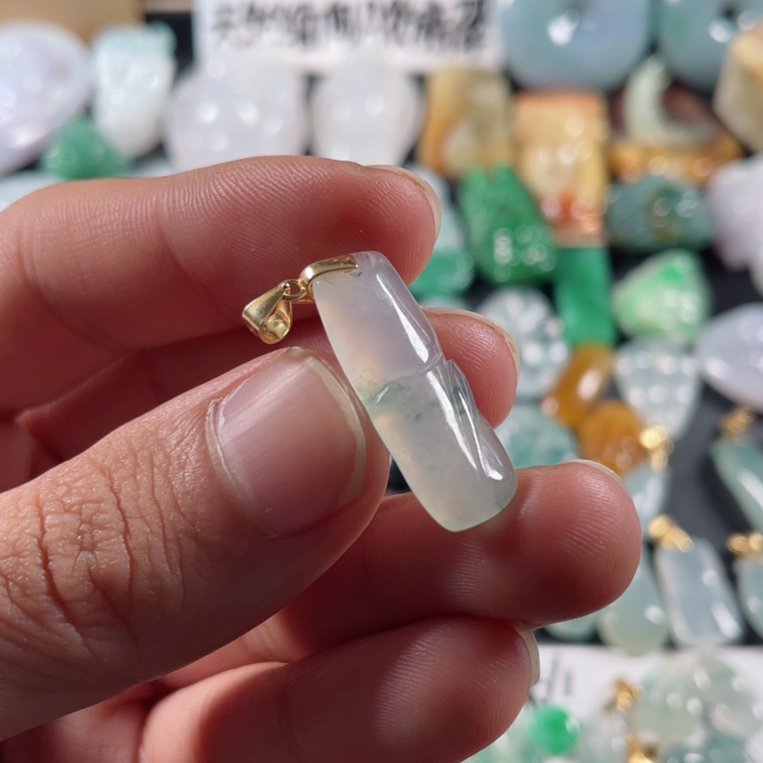 翡翠颈饰未镶嵌翡翠