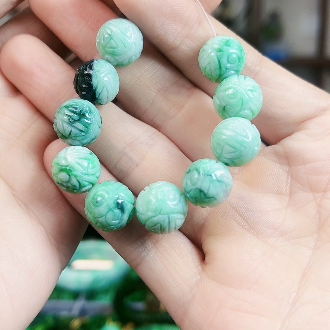 翡翠颈饰未镶嵌吊坠