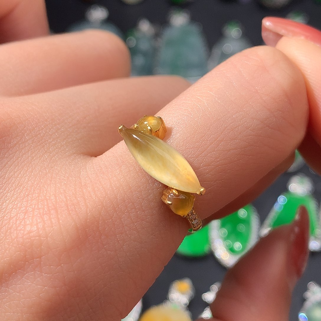 翡翠戒指18K金镶嵌戒指