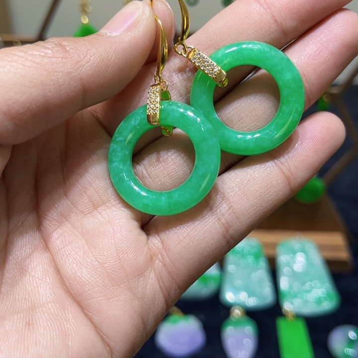 翡翠耳饰未镶嵌耳饰