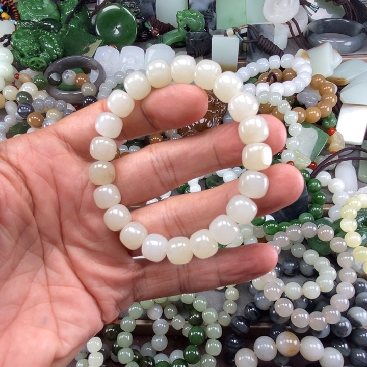 V***L和田玉未镶嵌挂件