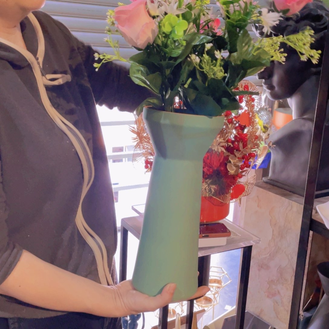 陶瓷花瓶，仿真绿植。