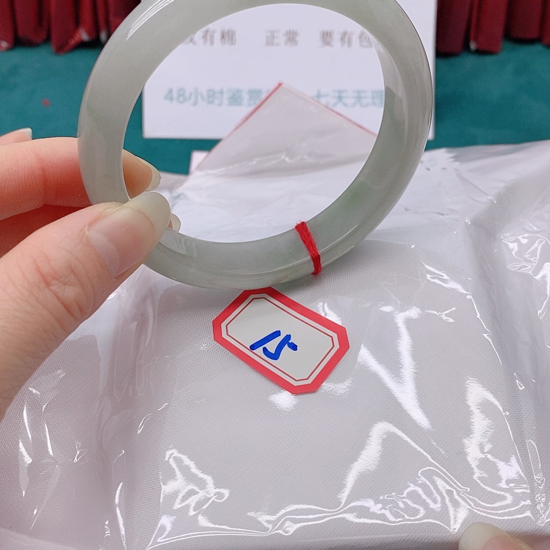 翡翠手镯未镶嵌感***哒15555555555