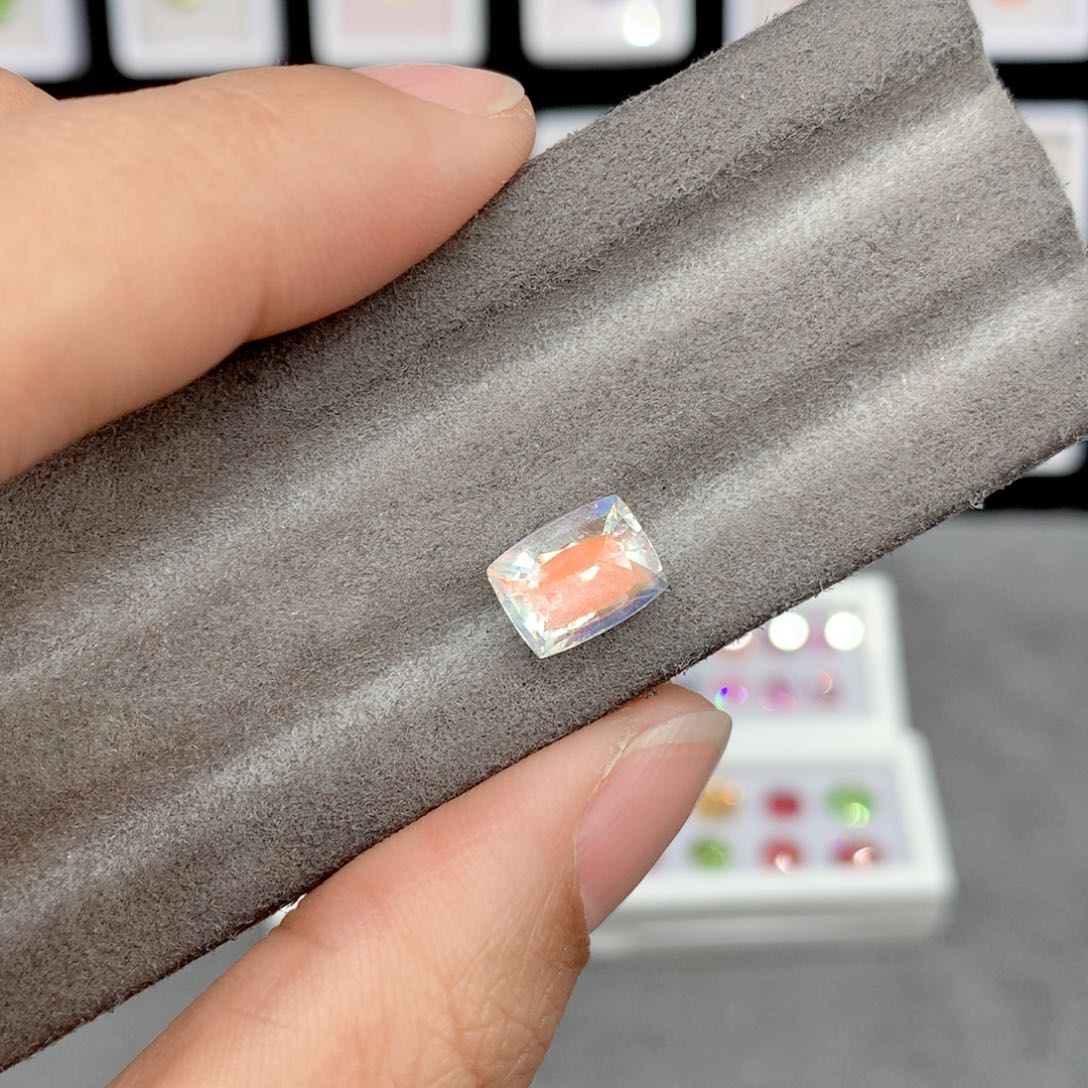 月光石裸石未镶嵌2.32克拉