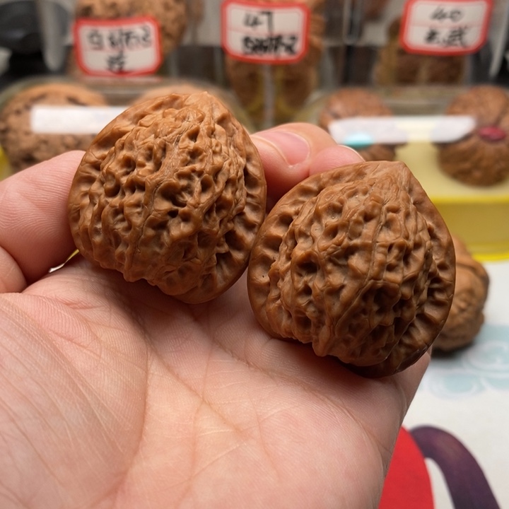 文玩核桃吊坠37金牛