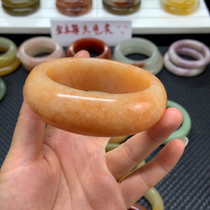 未镶嵌手镯石英质玉