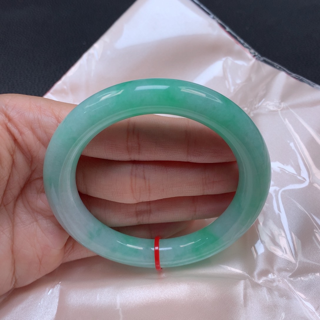 翡翠手镯未镶嵌天然