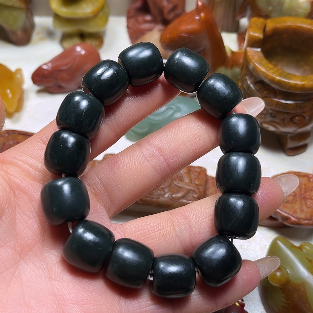 白玉菩提吊坠白玉菩提吊坠