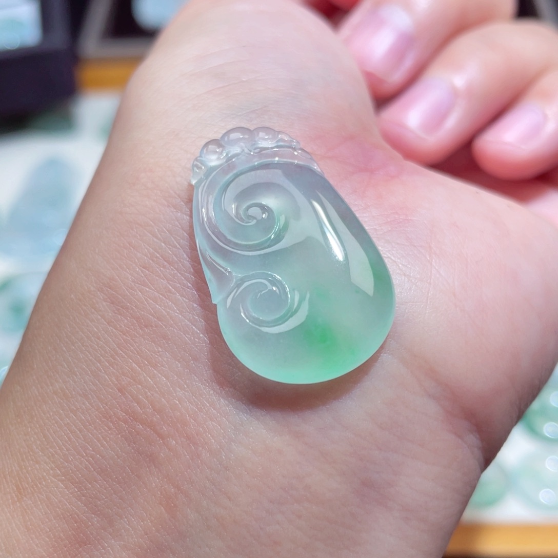 颈饰未镶嵌翡翠如意