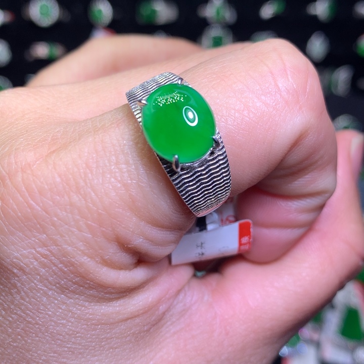 【闪购商品】翡翠吊坠(不含链)银S925镶嵌天然翡翠