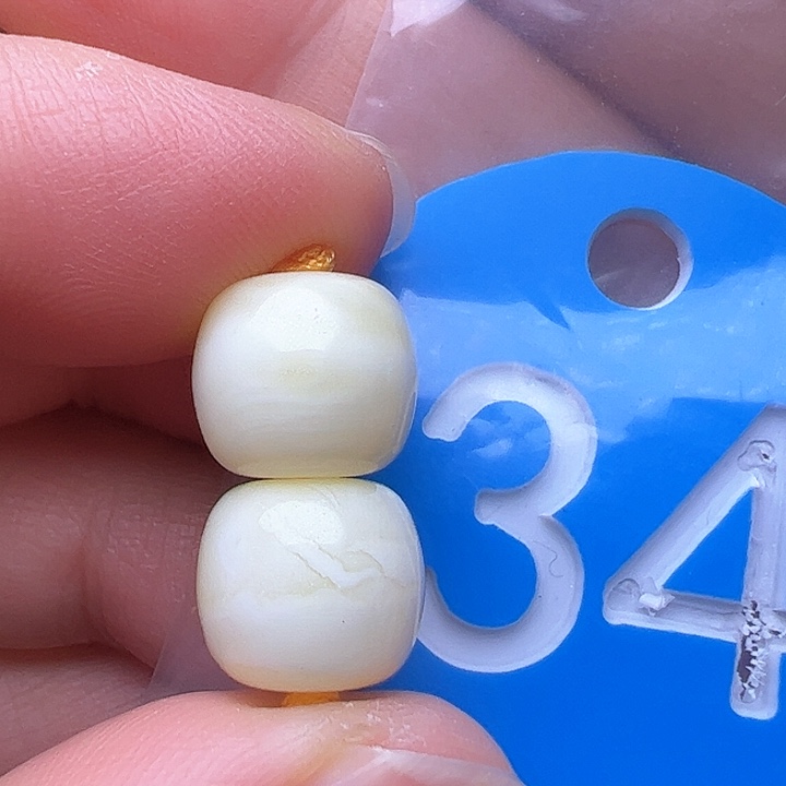 蜜蜡裸石未镶嵌10/9m m