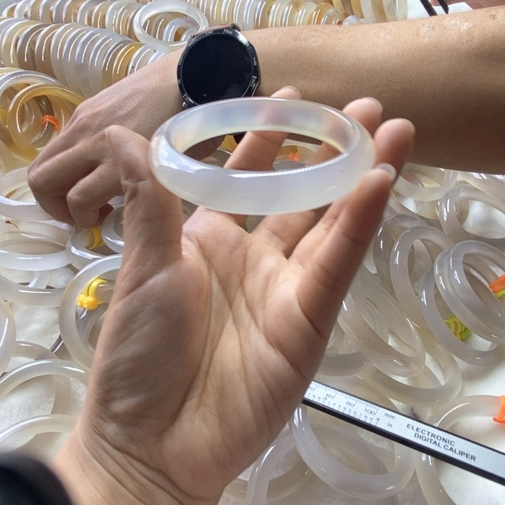 玛瑙/玉髓手镯未镶嵌