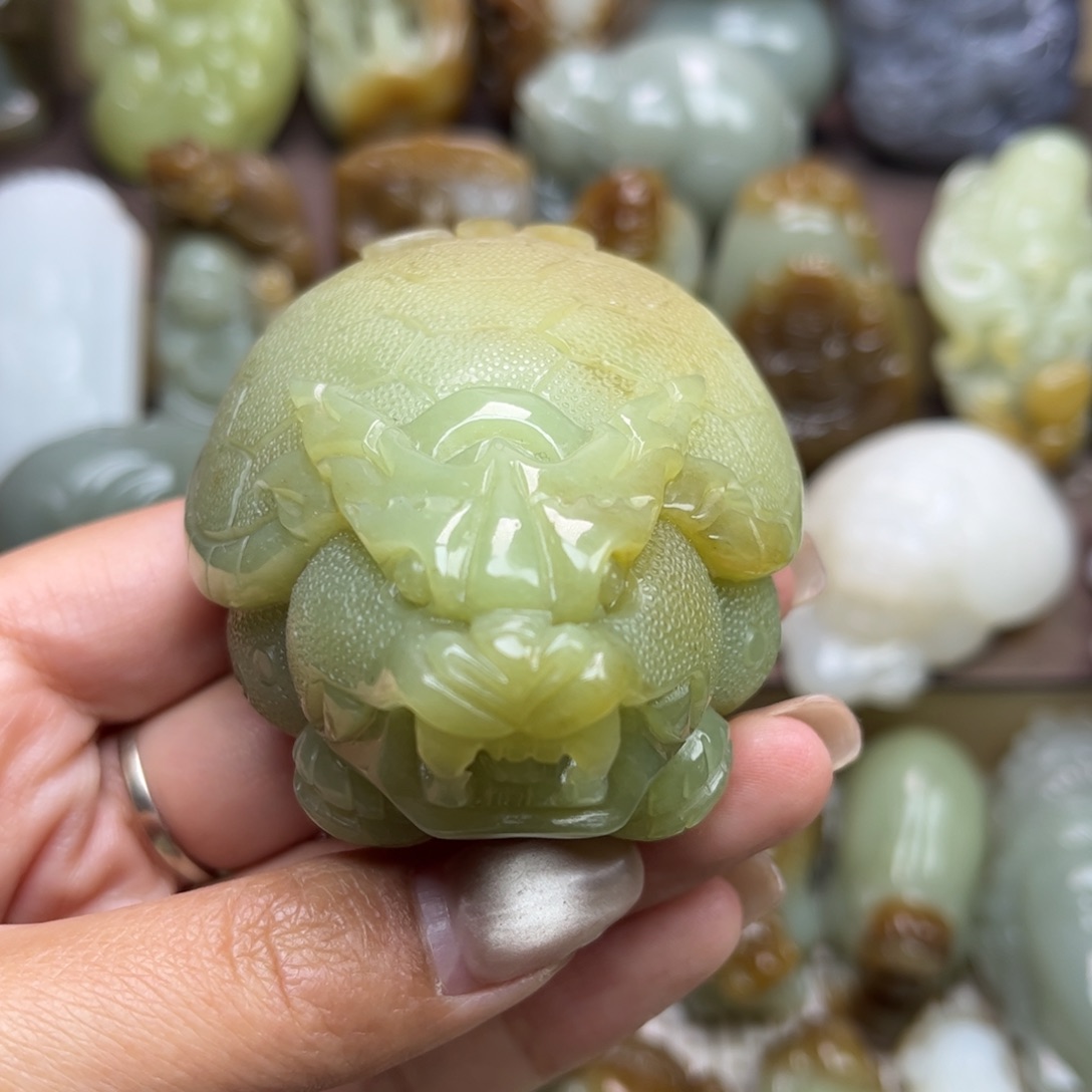 和田玉未镶嵌把件