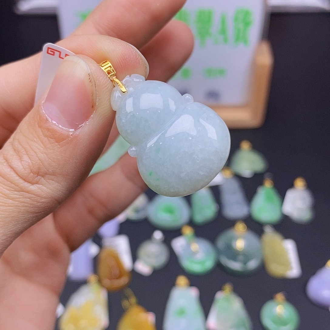 翡翠颈饰18K金镶嵌翡翠